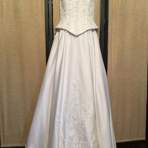 Alfred Angelo Weddings Gown. Size 10. Clean
